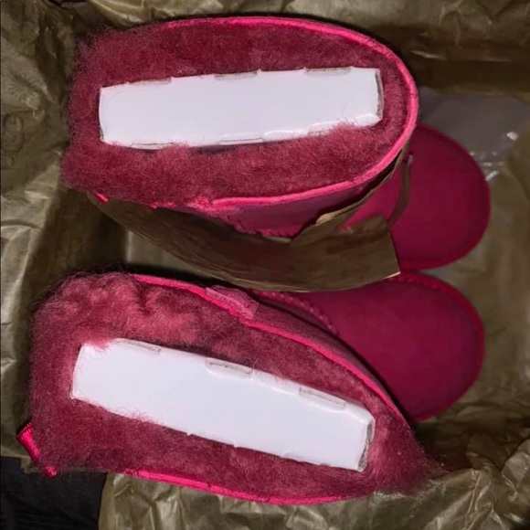 Kids Uggs size 7 - Picture 5 of 5